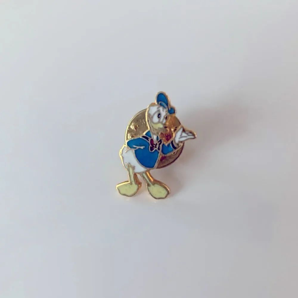 DonaldβDuckβLapelβPin